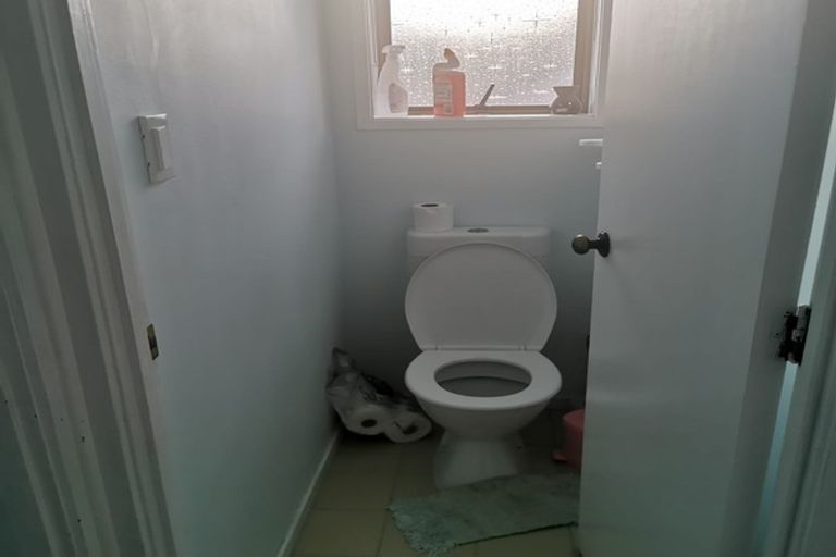 Photo of property in 1/52 Sunderlands Road, Half Moon Bay, Auckland, 2012