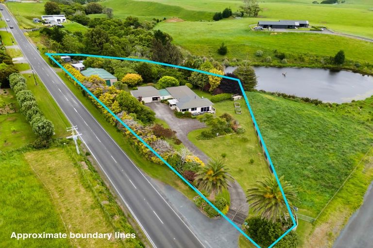 Photo of property in 218 Henwood Road, Paraite, New Plymouth, 4372