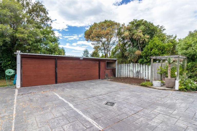 Photo of property in 102 Beachville Road, Redcliffs, Christchurch, 8081