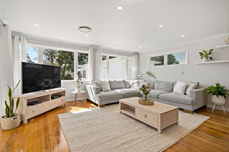 Photo of property in 15 Waione Avenue, Te Atatu Peninsula, Auckland, 0610