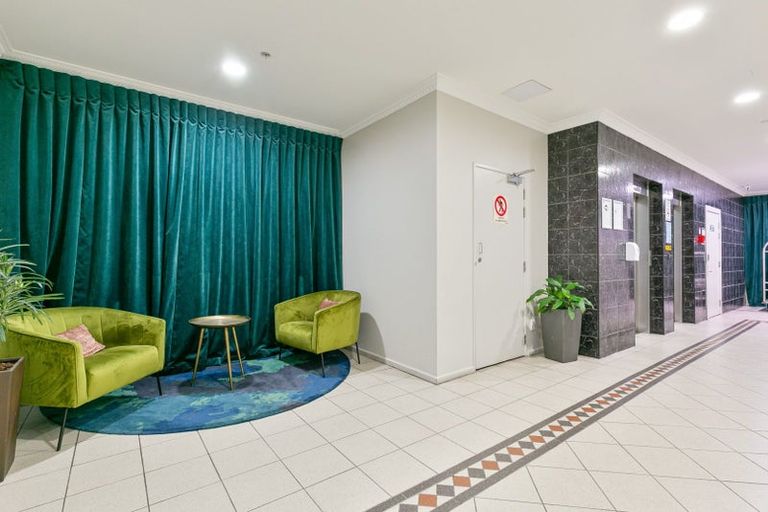 Photo of property in Atrium Towers, 1h/154 The Terrace, Wellington Central, Wellington, 6011