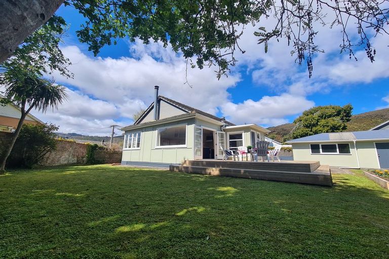 Photo of property in 3 Burke Grove, Naenae, Lower Hutt, 5011