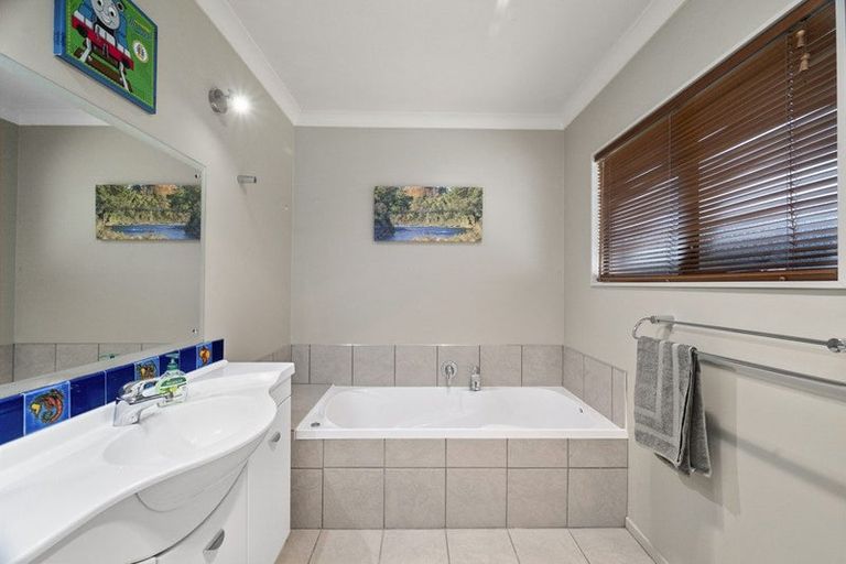 Photo of property in 37 Acacia Bay Road, Nukuhau, Taupo, 3330