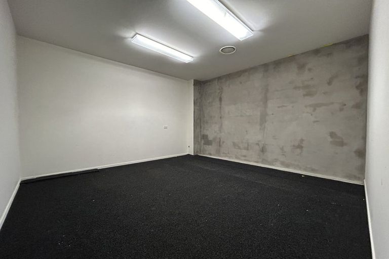 Photo of property in 122 Molesworth Street, Taita, Lower Hutt, 5011