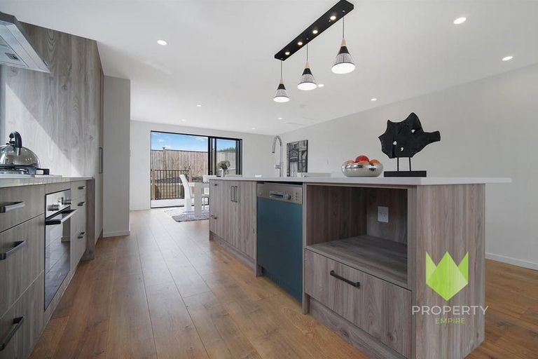 Photo of property in 20b Crestview Rise, Papakura, 2110