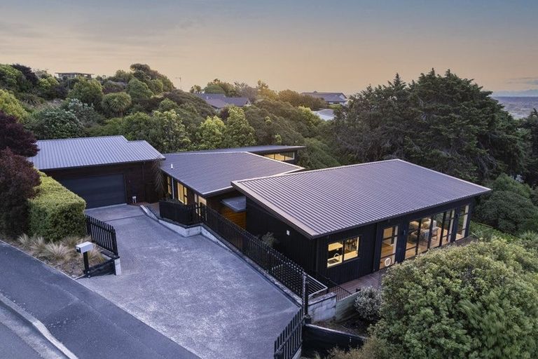 Photo of property in 1 Quarry Hill Terrace, Kennedys Bush, Christchurch, 8025