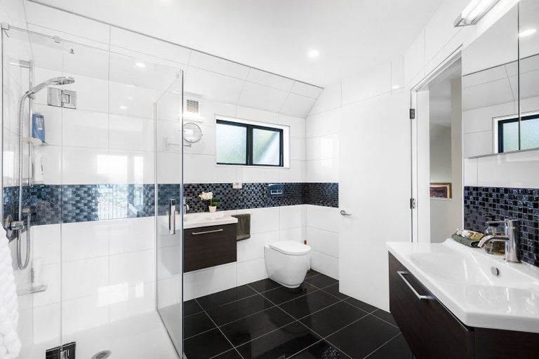 Photo of property in 30 Grove Road, Kelburn, Wellington, 6012