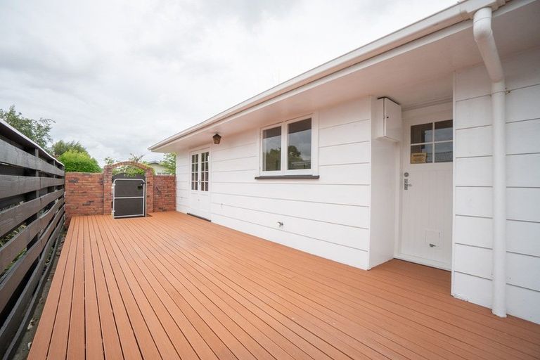 Photo of property in 1 Rakino Place, Awapuni, Palmerston North, 4412