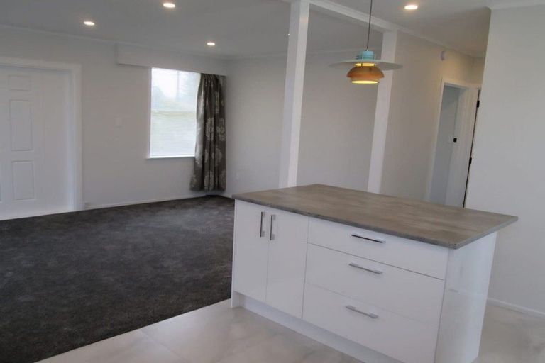 Photo of property in 2/24 Dale Crescent, Pakuranga, Auckland, 2010