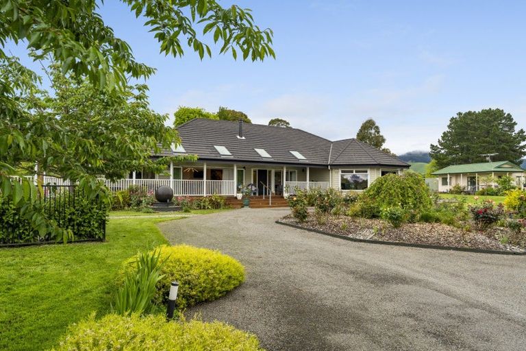 Photo of property in 140 School Road, Te Horo, Otaki, 5582