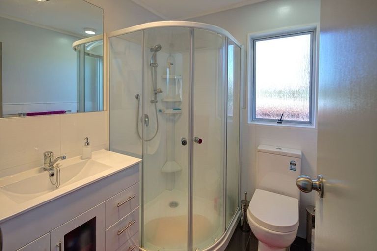 Photo of property in 6 Tree Top Lane, Paparangi, Wellington, 6037