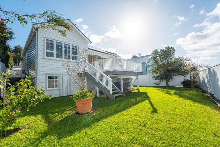 Photo of property in 34 William Bond Street, Stanley Point, Auckland, 0624