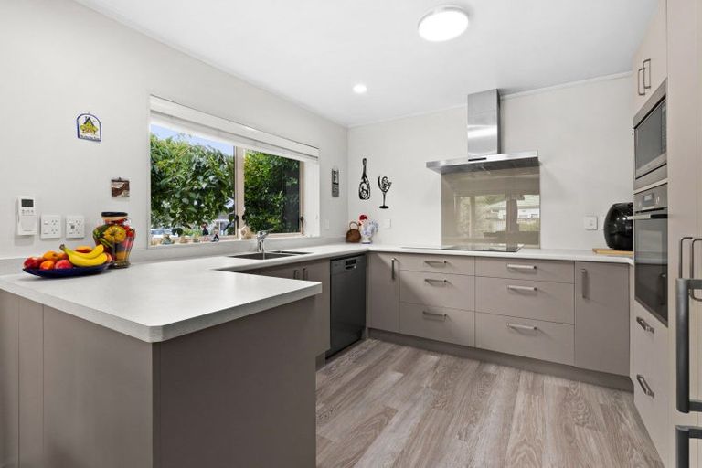 Photo of property in 34 Avondale Road, Taradale, Napier, 4112