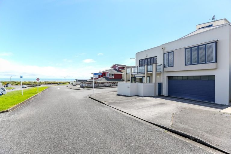 Photo of property in 2-6 Hamblyn Street, Strandon, New Plymouth, 4312
