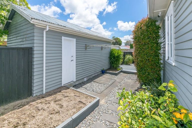 Photo of property in 15 Sandwich Road, St Andrews, Hamilton, 3200