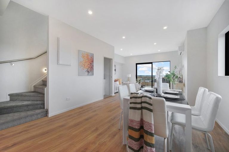 Photo of property in 1 Papauma Place, Papakura, 2110