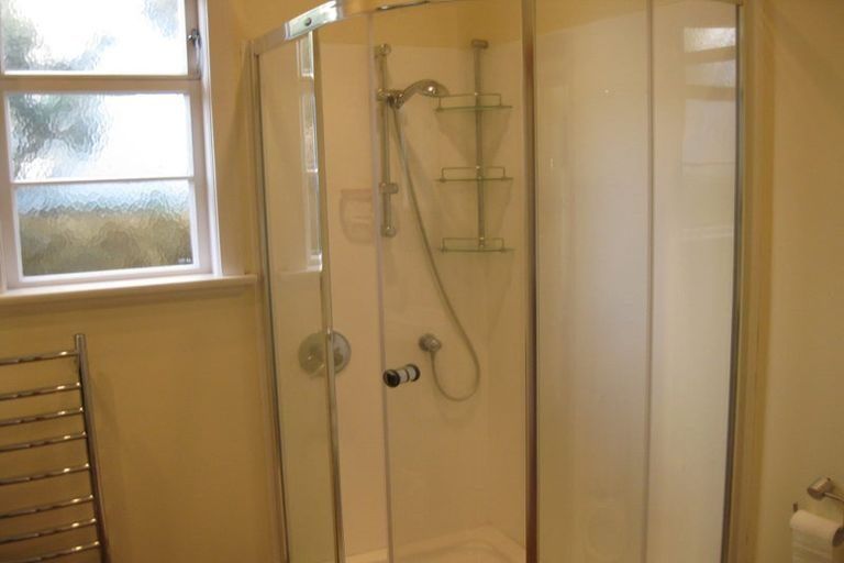 Photo of property in 93 Maupuia Road, Maupuia, Wellington, 6022