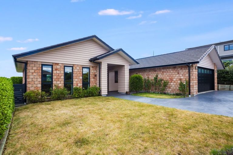 Photo of property in 14a Kaimai Place, Aotea, Porirua, 5024