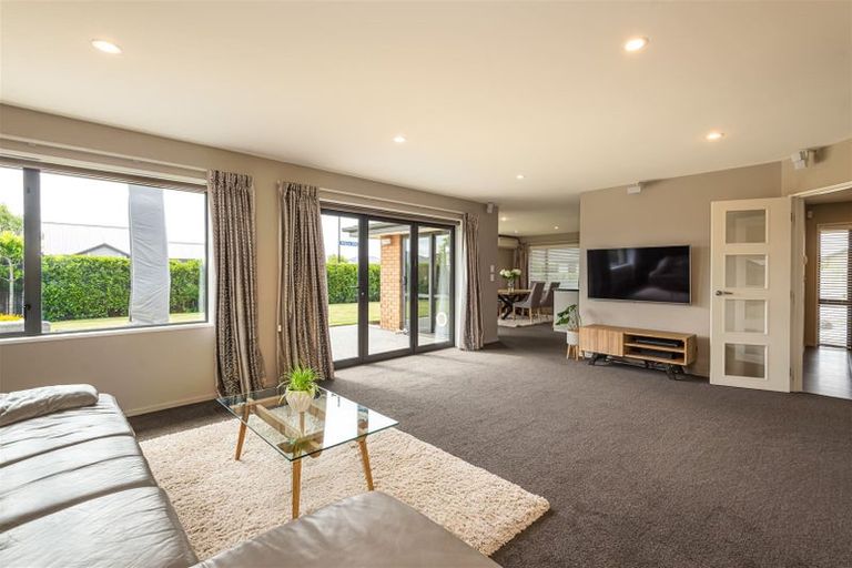 Photo of property in 17 Gosling Crescent, Halswell, Christchurch, 8025