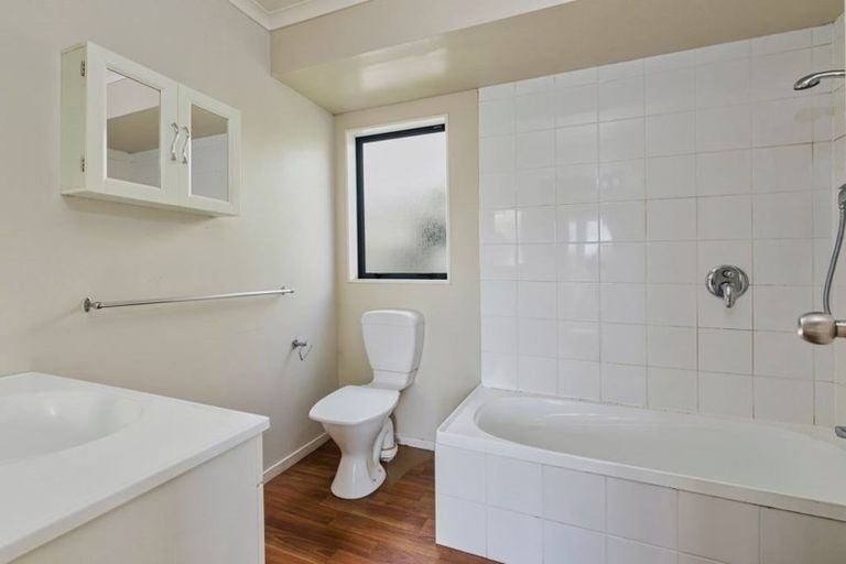 Photo of property in 56 Parrs Cross Road, Henderson, Auckland, 0612