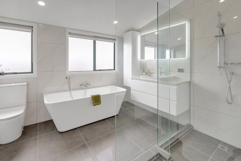 Photo of property in 2/14 Travers Place, Northpark, Auckland, 2013