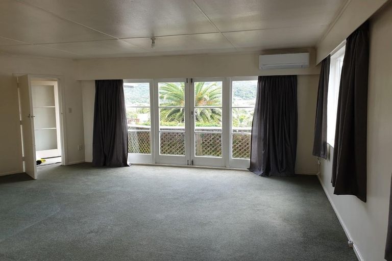 Photo of property in 32 Mimihau Grove, Wainuiomata, Lower Hutt, 5014