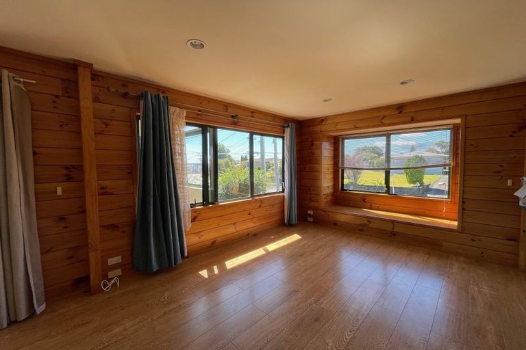 Photo of property in 30a Vera Road, Te Atatu South, Auckland, 0610