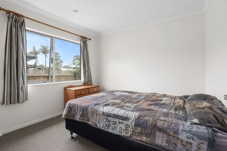 Photo of property in 22 Glennandrew Drive, Half Moon Bay, Auckland, 2012