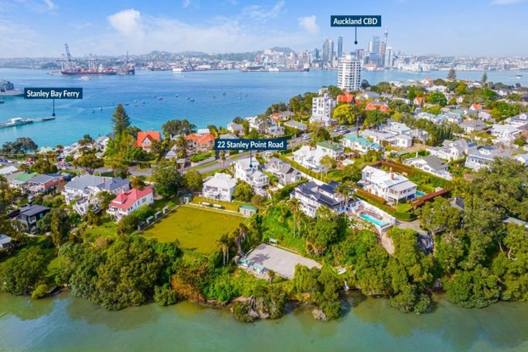 Photo of property in 22 Stanley Point Road, Stanley Point, Auckland, 0624