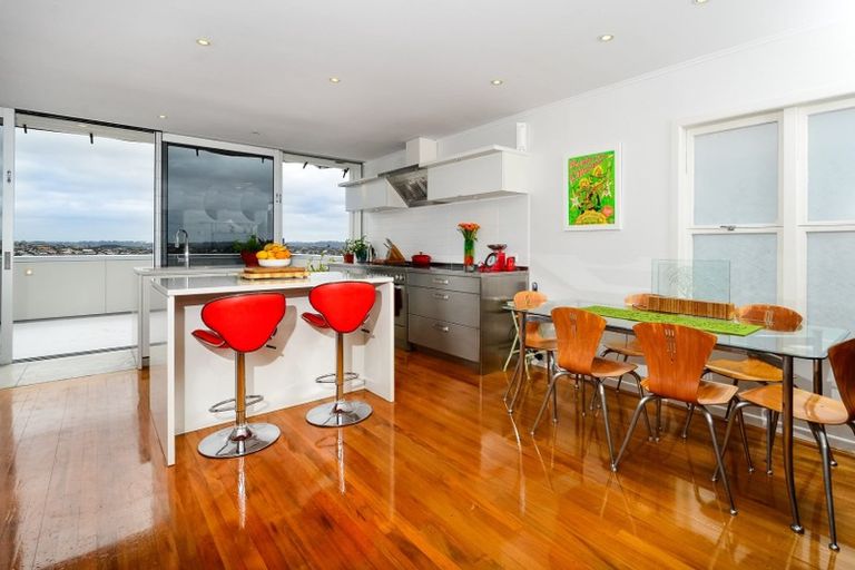 Photo of property in 148 Luckens Road, West Harbour, Auckland, 0618