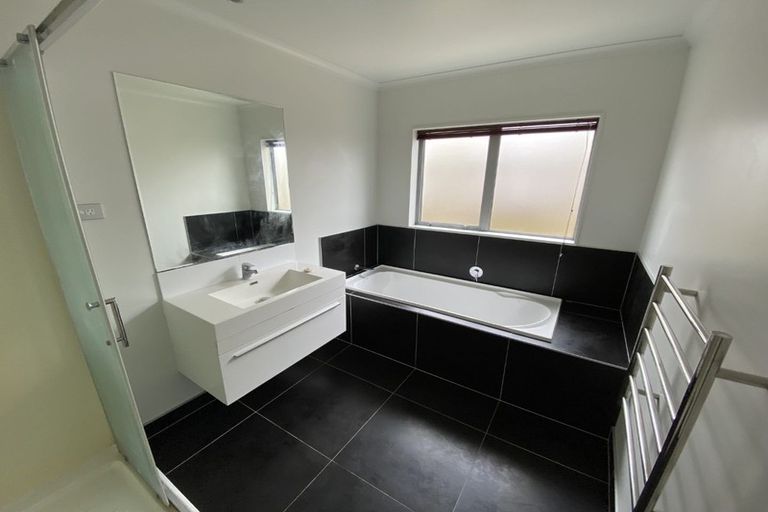 Photo of property in 64 Magellan Rise, Flagstaff, Hamilton, 3210