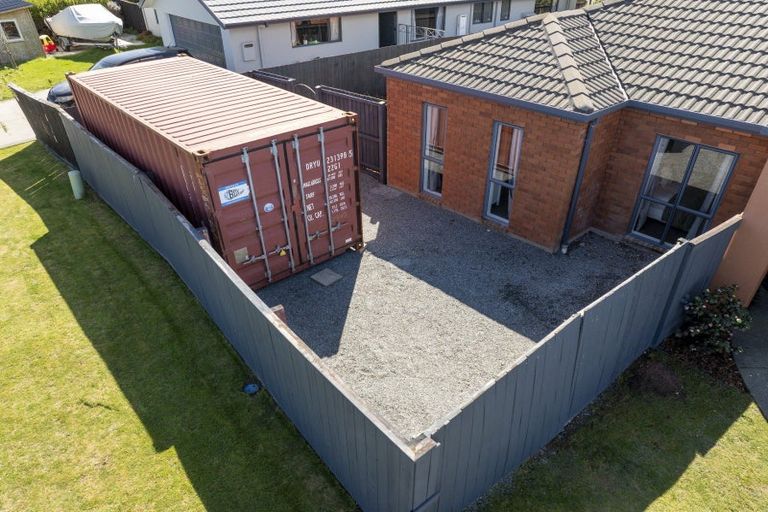 Photo of property in 28 Hawkins Place, Rangiora, 7400