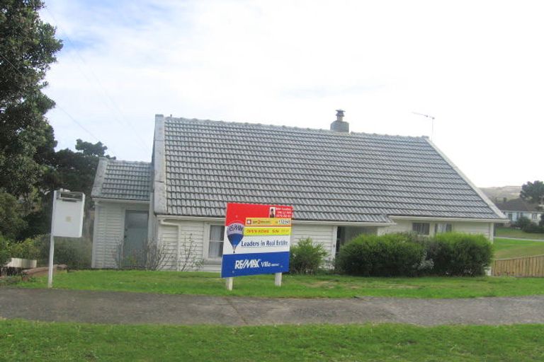 Photo of property in 6 Stevens Crescent, Ranui, Porirua, 5024