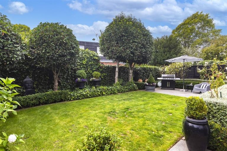 Photo of property in 56 Fendalton Road, Fendalton, Christchurch, 8014