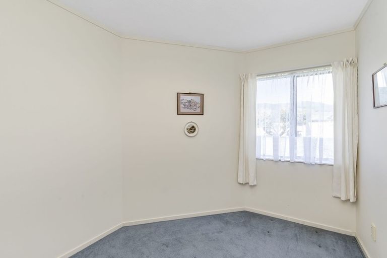 Photo of property in 2 Heihei Place, Paraparaumu, 5032