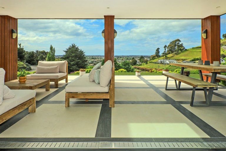 Photo of property in 1 Te Roera Drive, Taradale, Napier, 4112