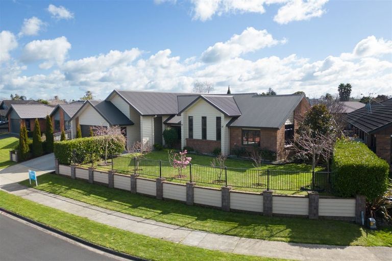 Photo of property in 15 Malbec Place, Rototuna, Hamilton, 3210