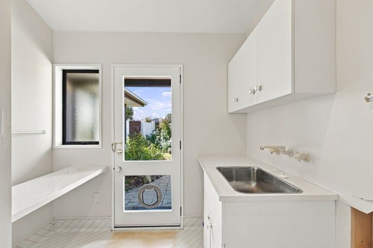Photo of property in 11 Bankview Place, Amberley, 7410