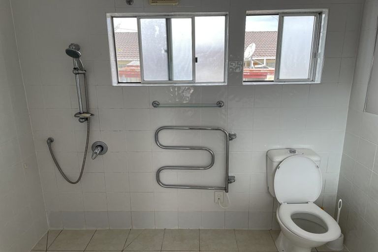 Photo of property in 47 Tirimoana Road, Te Atatu South, Auckland, 0602