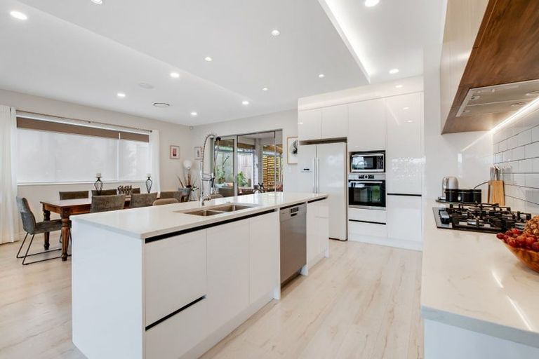 Photo of property in 140 Arran Point Parade, Orewa, 0931