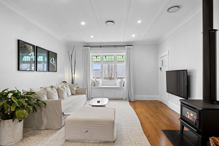 Photo of property in 70 Morley Street, New Plymouth, 4310