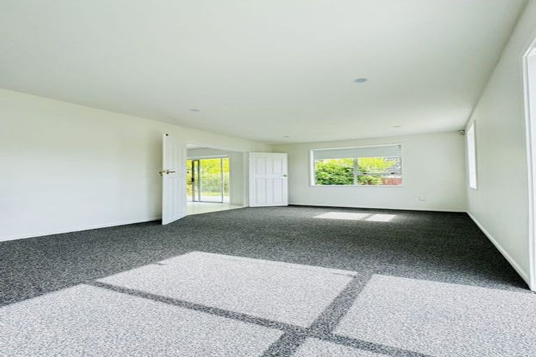 Photo of property in 58 Grimseys Road, Redwood, Christchurch, 8051