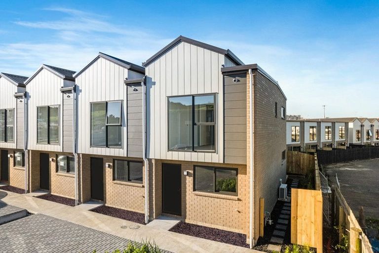 Photo of property in 19 Tima Lane, Mangere Bridge, Auckland, 2022