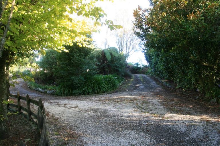 Photo of property in 311 Croydon Road, Midhirst, Stratford, 4394