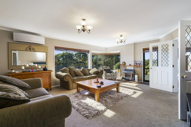Photo of property in 4 Jasmine Place, Fitzherbert, Palmerston North, 4410
