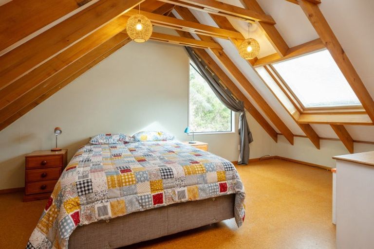 Photo of property in 14 Sandy Bay Road, Black Rock, Picton, 7282