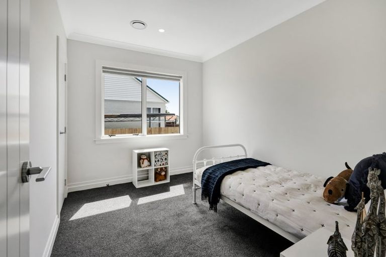 Photo of property in 16 Holford Street, Westown, New Plymouth, 4310