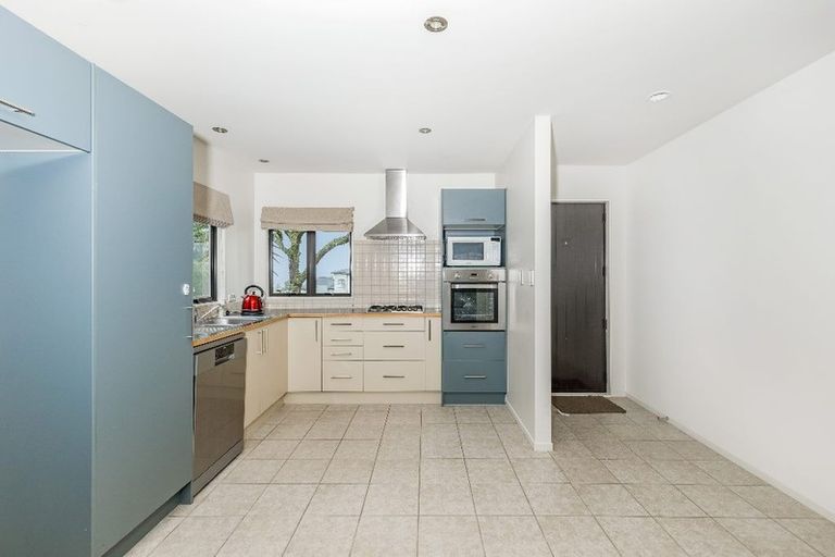 Photo of property in 2/48 Schnapper Rock Road, Schnapper Rock, Auckland, 0632