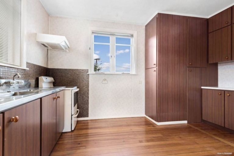 Photo of property in 41 Norcross Avenue, Henderson, Auckland, 0612