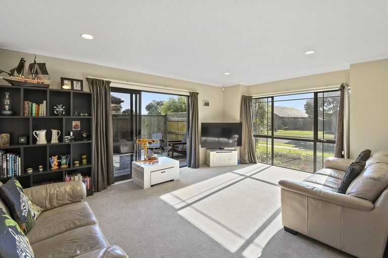 Photo of property in 6 Croftview Road, Wattle Downs, Auckland, 2103